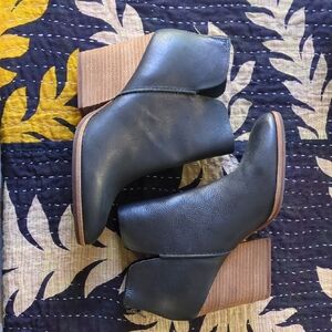 Black Leather Kork-Ease Chandra Booties NWOT